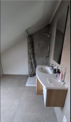 Casa Chambres à louer – rénovée à Montignies-sur-S (3 min. Helha) imagem 3