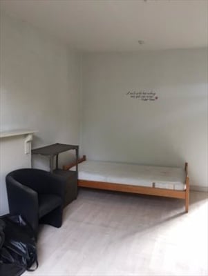 Chambre Ruime kamer in groene oase aan stadspoort image 1