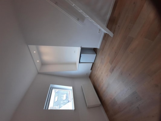 Sala Prachtige vernieuwde kamer in het centrum van Leuven, nabij talrijke faculteiten in een autovrije straat. imagem 1