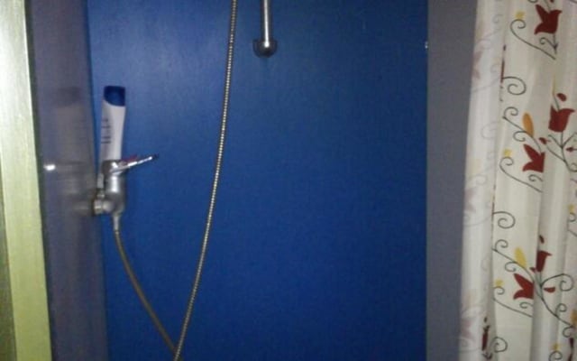 Oda Room with shared bath/shower and shared toilet resim 5