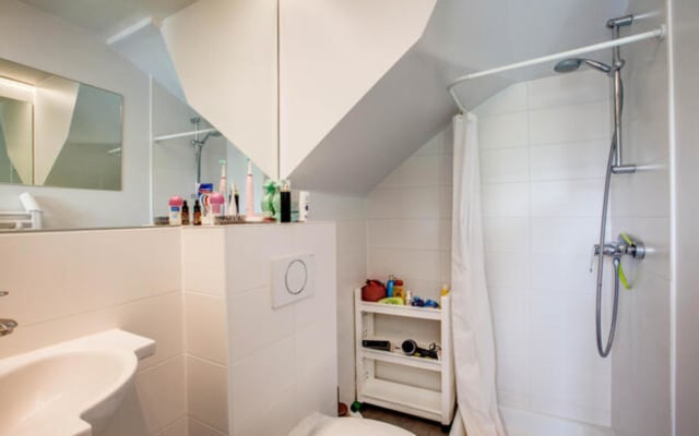 Estúdio Studio with private shower/bath, private toilet and private kitchen imagem 3