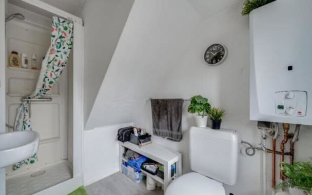 Studio Studio with private shower/bath, private toilet and private kitchen Immagine 4