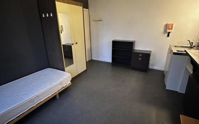 Kamer Room with shared bath/shower and shared toilet foto 3
