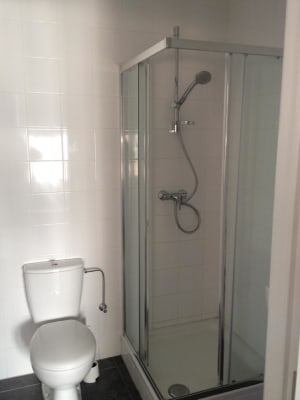 Chambre Nieuwe studentenstudios, volledig gemeubeld, aparte keuken en badkamer per studio. image 1