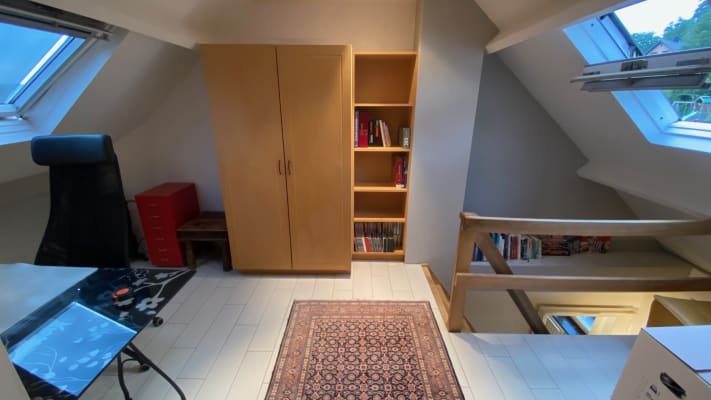 Sala Chambre spacieuse dans maison cosy + jardin - libre 1/2/25 imagem 3