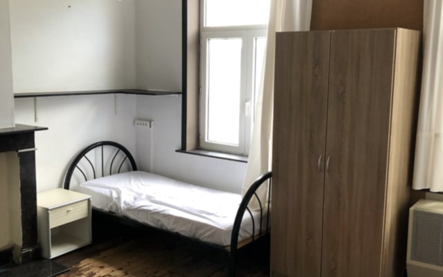 Room Room with shared bath/shower and shared toilet image 1