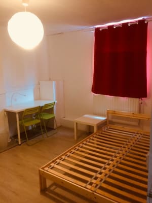 Sala 2 chambres avec lavabo meublées imagem 2