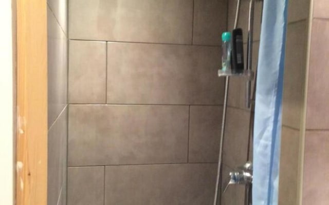 Kamer Studio with private shower/bath, private toilet and private kitchen foto 1