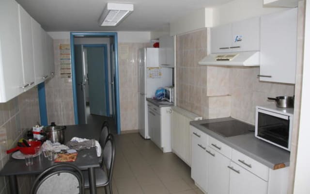 Oda Room with shared bath/shower and shared toilet resim 1