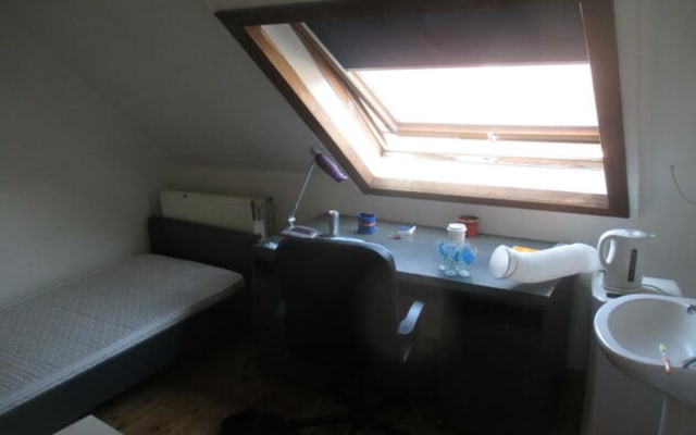 Kamer Room with shared bath/shower and shared toilet foto 3