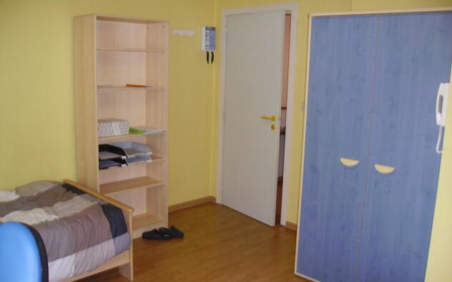 Zimmer Studio with private shower/bath, private toilet and private kitchen Bild 1