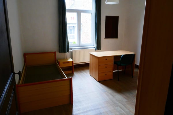 Wohnung COLOCATION avec 4 grandes  chambres meublées dans gd appartement de 120m², av Cardinal Mercier, 16 à NAMUR Bild 1