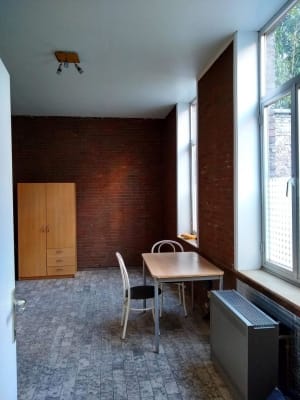 Kamer 2 gelijkvloerse studio's + 1 duplex op de eerste verdieping - uitstekende locatie en goede verbinding/bereikbaarheid foto 2