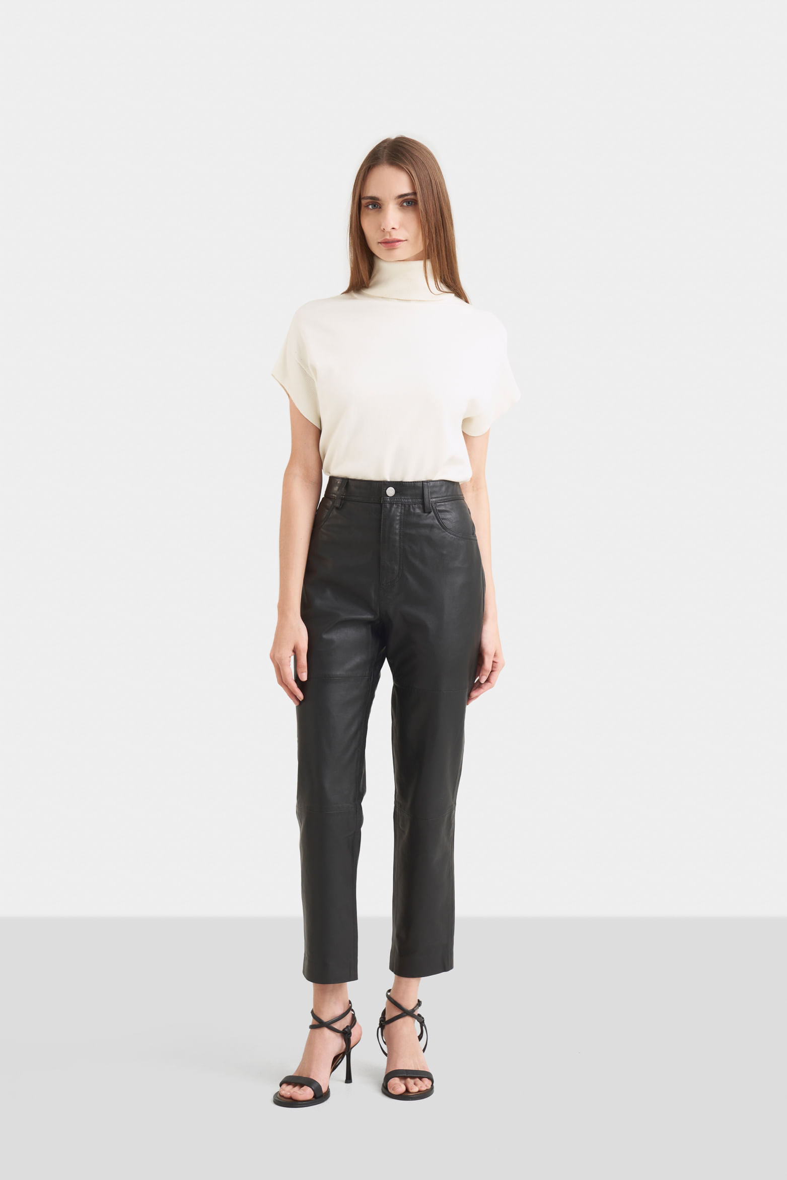 Pantalón escarlata de cuero para mujer silueta baggy