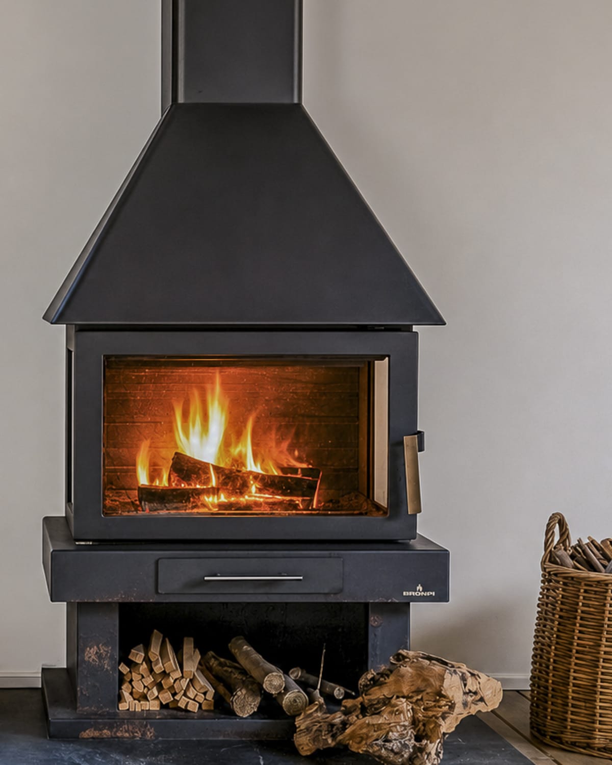 Wohnzimmer mit Kamin