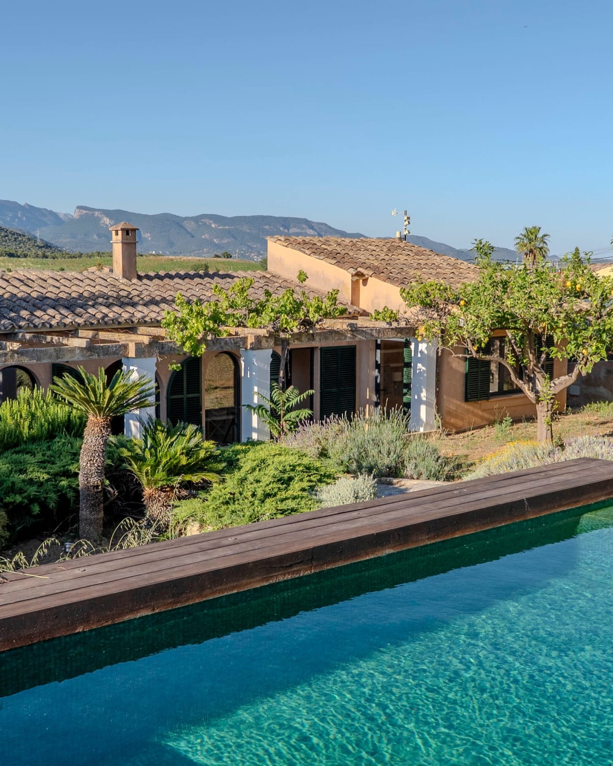 Der Pool, der Gartenannex und die Berge, Exklusive Gartenwohnung