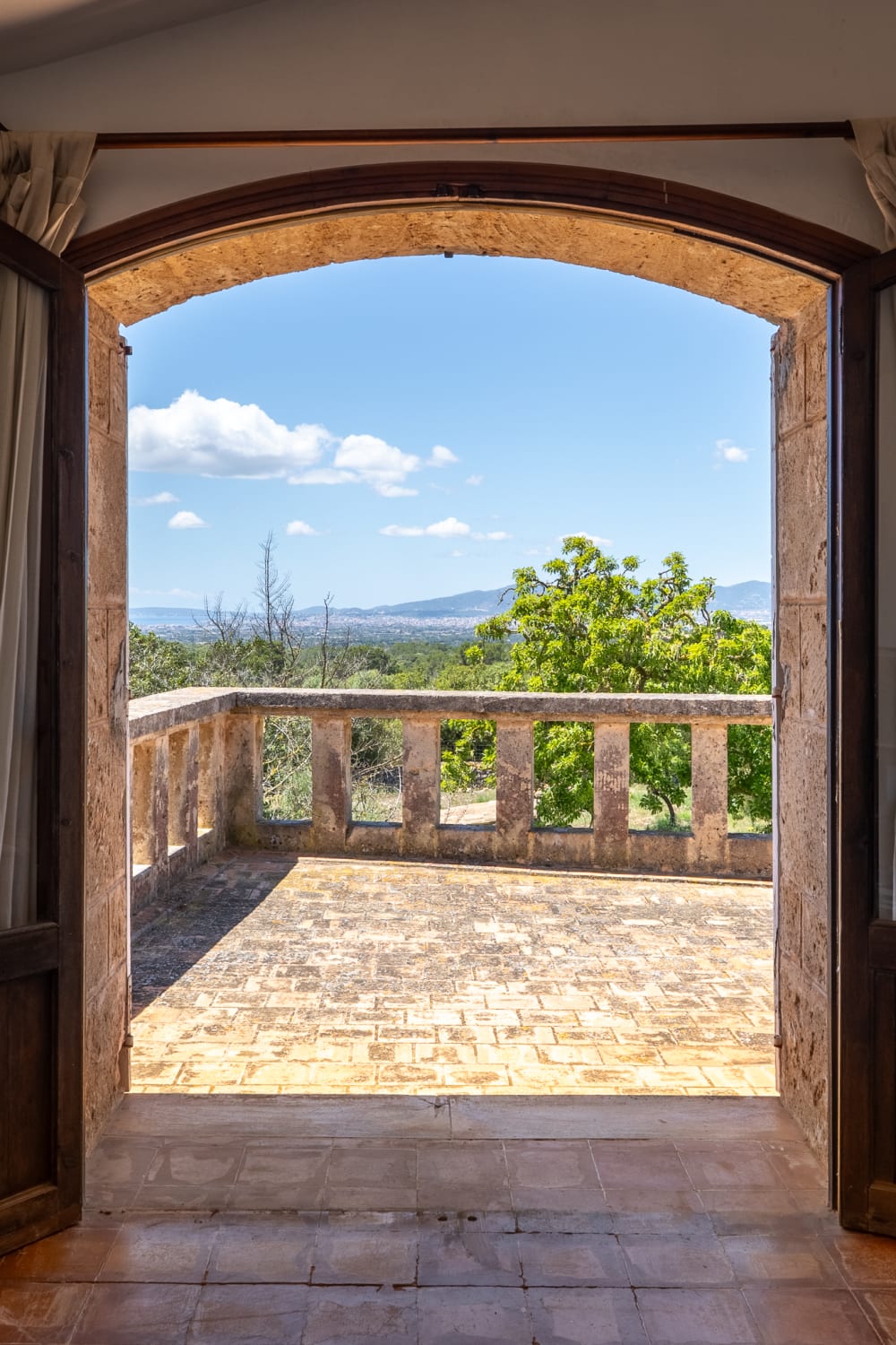 Terrassendetail mit Bergblick