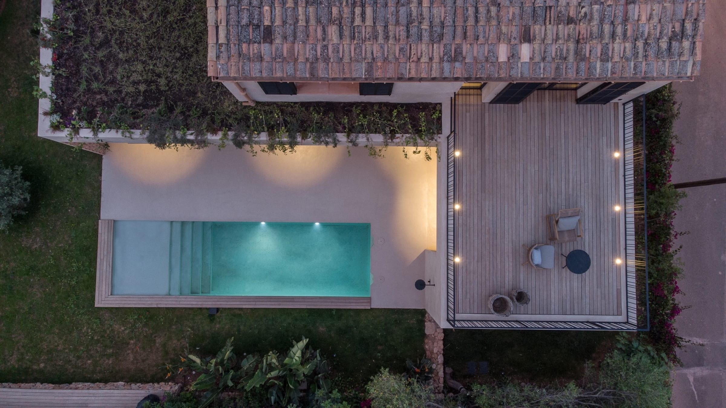 Aerial view of the pool, the planted roof and the upper wooden terrace, Falco 10