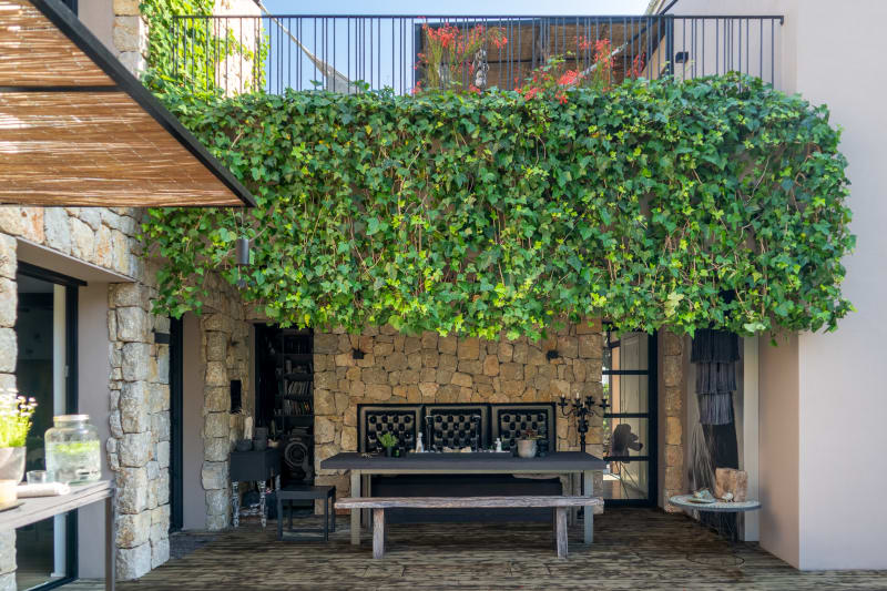 Outdoor dining on the terrace