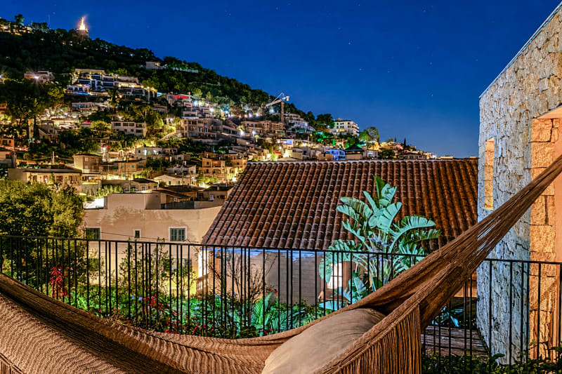 Night view from the terrace over Gènova