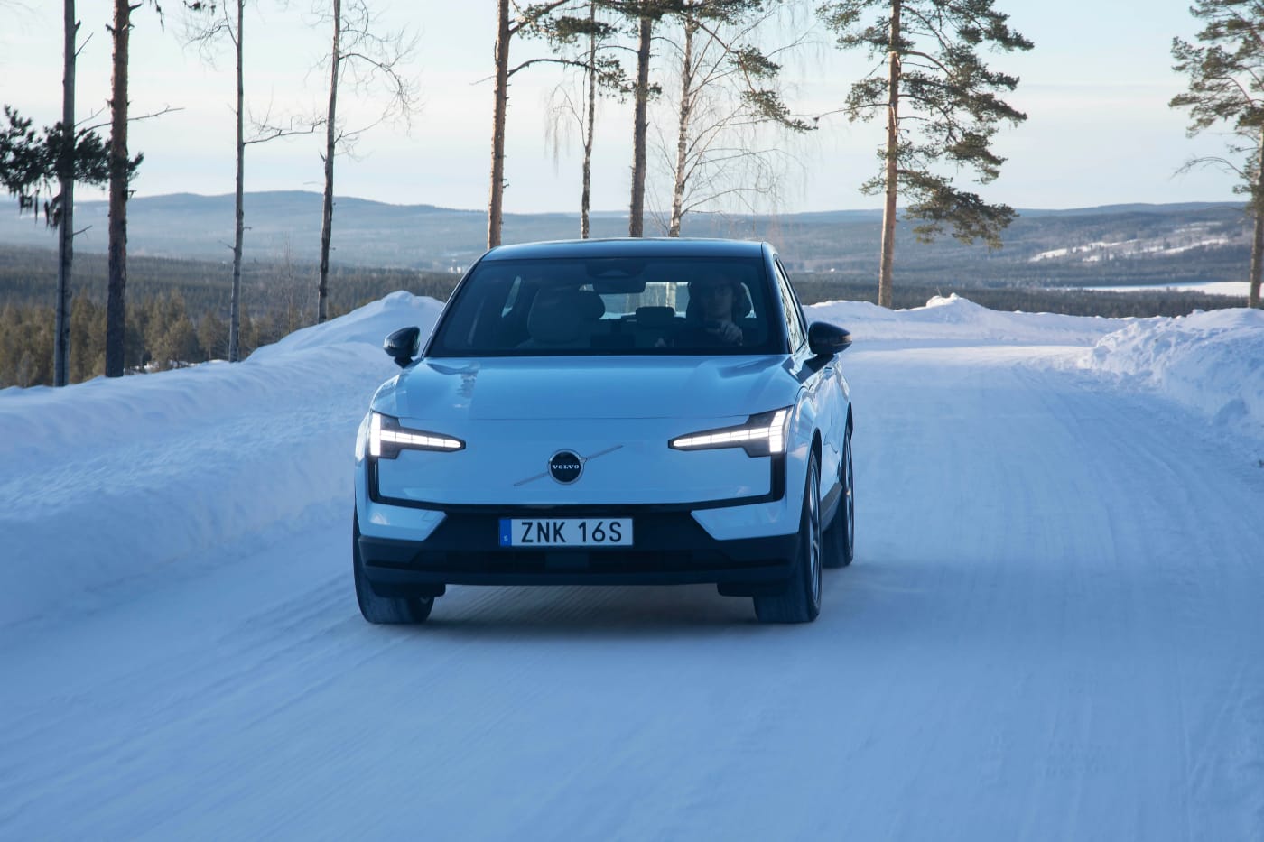 Volvo EX30 P5 Core - immagine 1