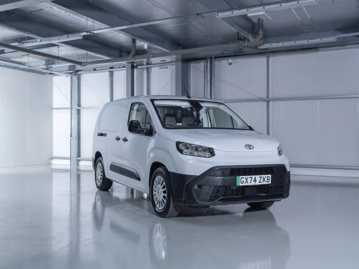 Toyota PROACE CITY 1.5D 100CV M/T 650KG L1 S Active