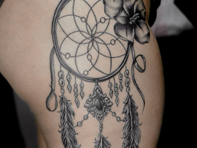 Fine line tattoos for Greenbelt MD residents featuring delicate minimalist designs, precise linework, and contemporary aesthetic at Sueño Tattoo