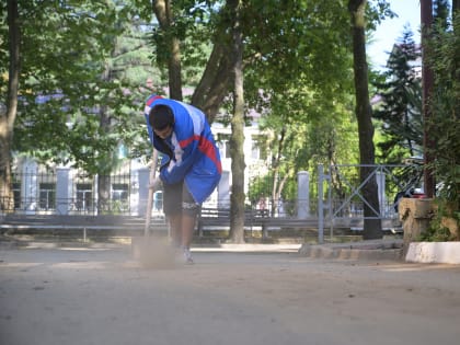 Студенты помогают в уборке Хостинского района Сочи