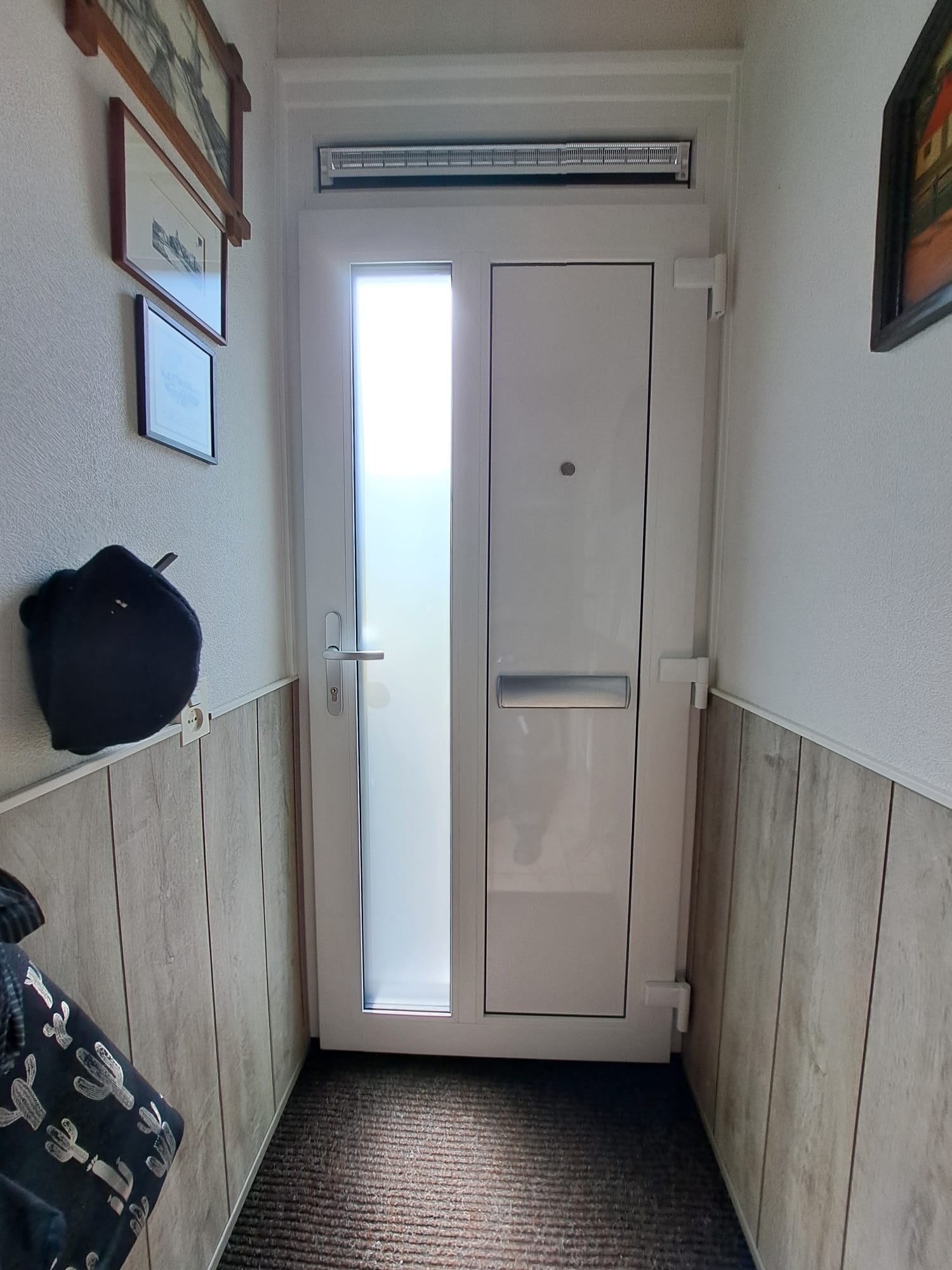 Witte schuifpui kozijn