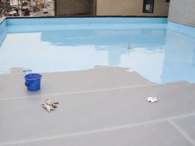 size:100;align:center 屋頂防水施工的場景