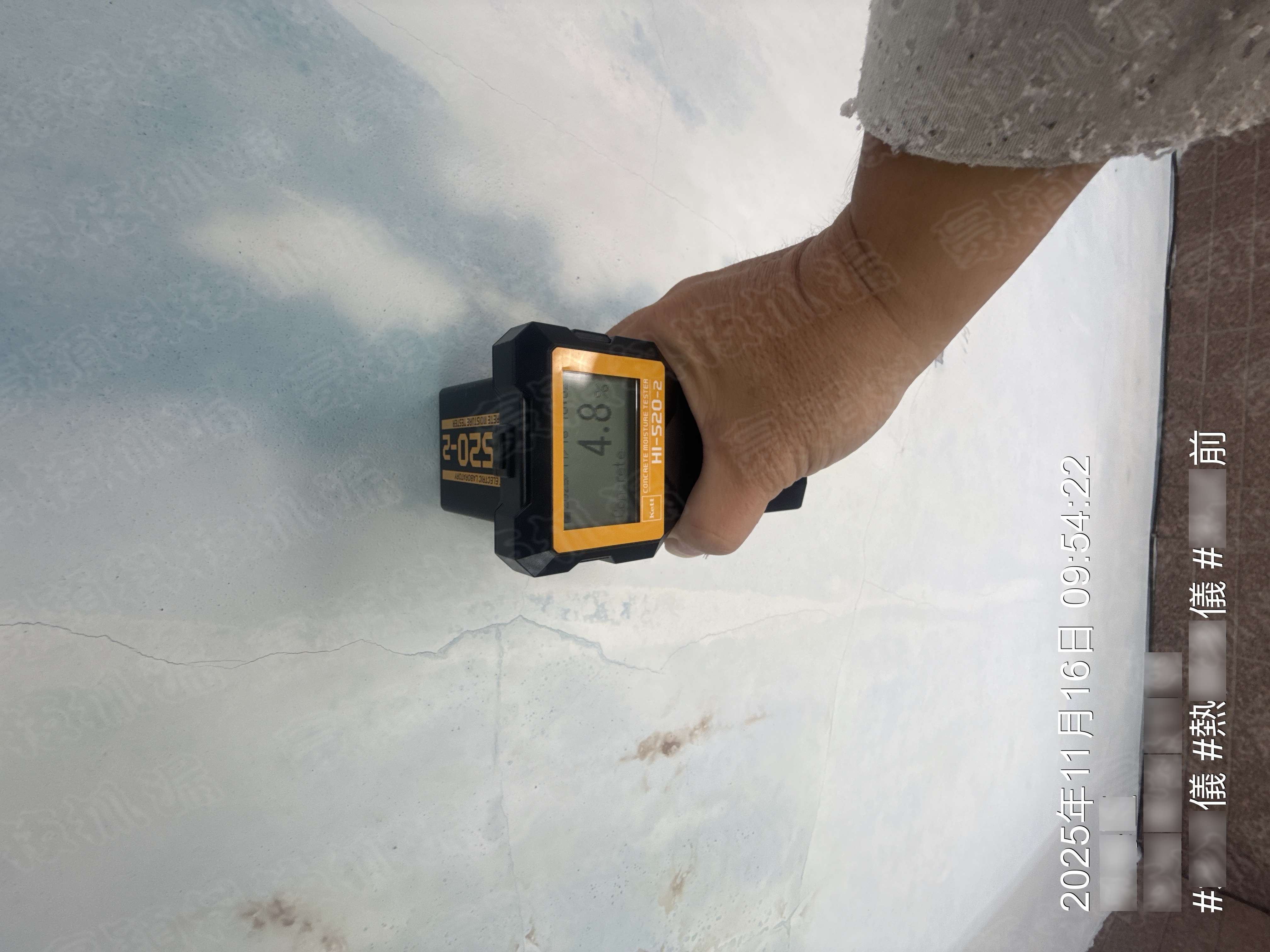 台北市中山區濕度計測量牆面濕度的過程