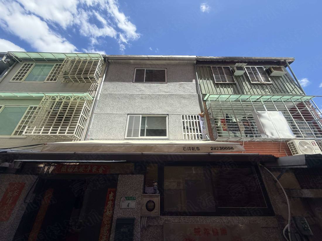 精選屋頂隔熱防水施工團隊：避開地雷，掌握6大關鍵！ - 豪穎抓漏案例實景照片