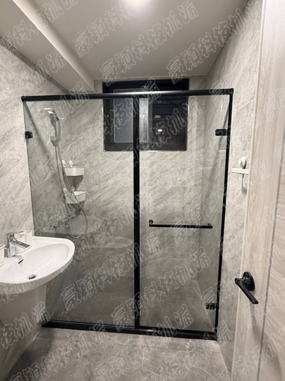 窗框漏水矽利康老化？別慌！DIY檢測與解決方案全攻略 - 豪穎抓漏案例實景照片