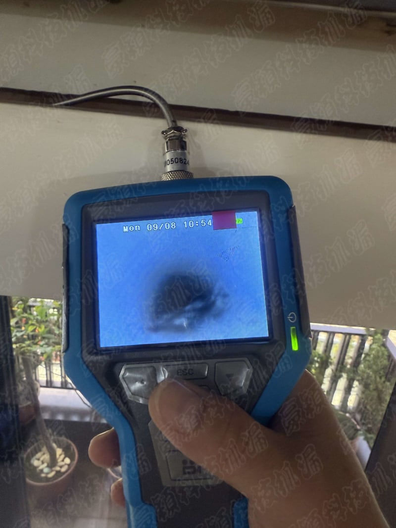 使用內視鏡進行水管內部檢測的過程