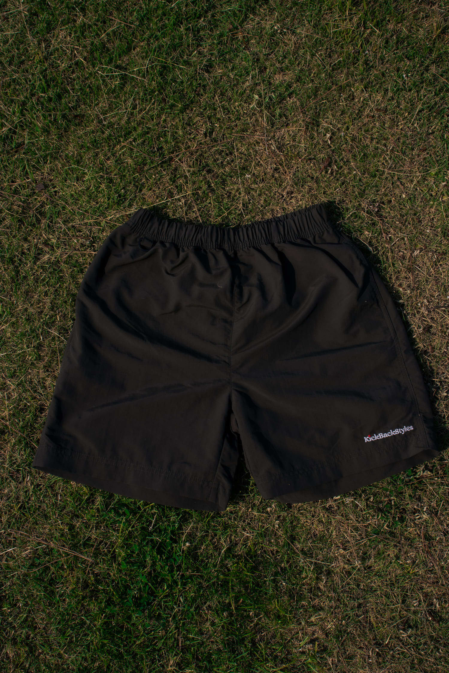 KickBackStyles ナイロンロゴショーツ