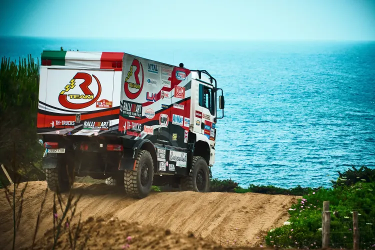 Truck su un dosso