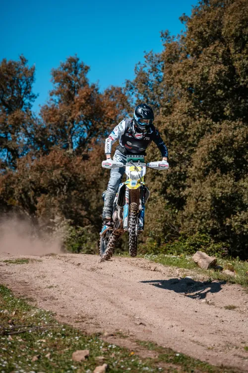 moto da cross in volo