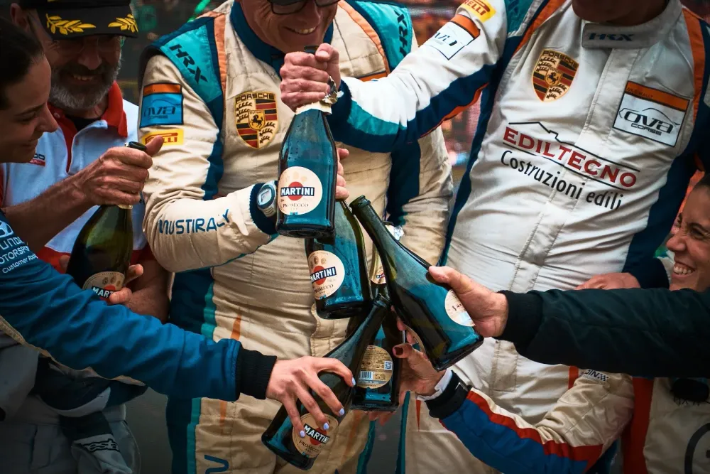 festeggiamenti sul podio del Rally Costa Smeralda Storico