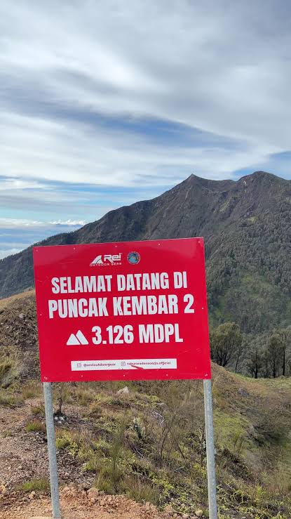 Puncak Kembar 2