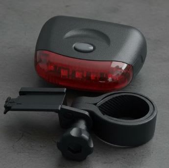 Vista 3 de Luz Trasera Para Bicicleta 5 Led Xingcheng Con Soporte