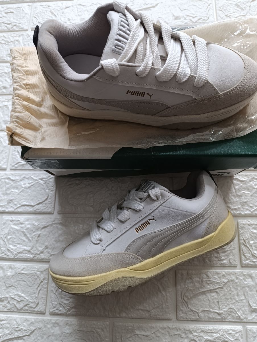 Zapatillas nuevas con detalles de exhibición