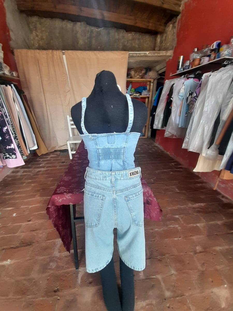 Vista 2 de Conjunto top y palazos de crep y wafle