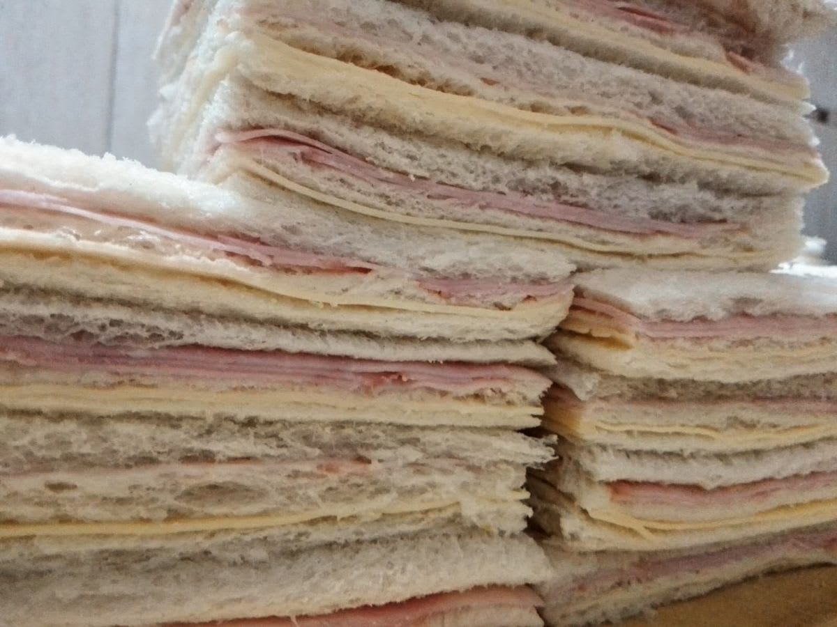 Sandwich triple de jamón y queso