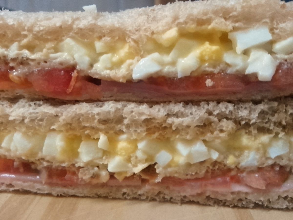 Jamón, tomate y huevo