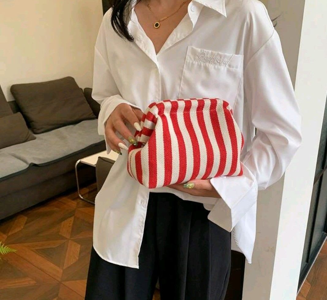 Sobre rayas rojo