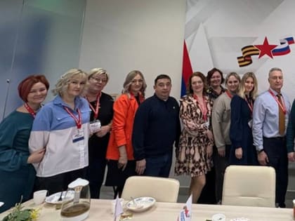 Юрий Швыткин поздравил коллектив фонда «Защитники Отечества», а также мам и жен участников СВО