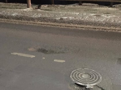 В Красноярске, несмотря на лёгкий мороз, ведут ямочный ремонт автодорог