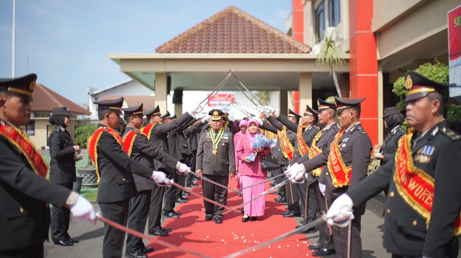 Polres Purworejo Laksanakan Upacara Wisuda Purna Bhakti Anggota Periode 1 Januari 2024 hingga 1 Desember 2024