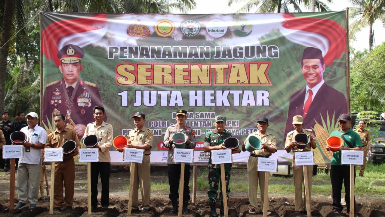 Polres Purworejo Laksanakan Penanaman Serentak 1 Juta Hektar di Desa Patutrejo