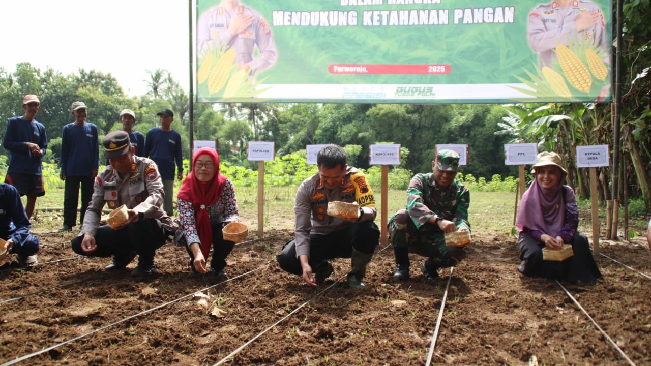 Dukung Ketahanan Pangan, Polres Purworejo Gelar Penanaman Jagung di Desa Karangduwur